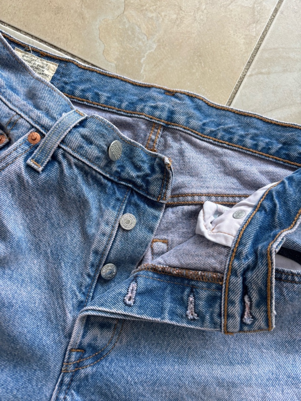 Levi’s 501 ’90s Women’s Jeans W28 L32 Light Wash Straight Leg High Rise Casual - Picture 5 of 14
